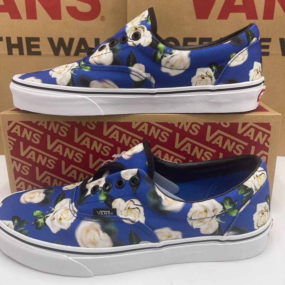 Vans Men’s Era
(Romantic Floral) Lapis Blue Sneakers
VN0A38FRVP9 - Picture 2 of 16